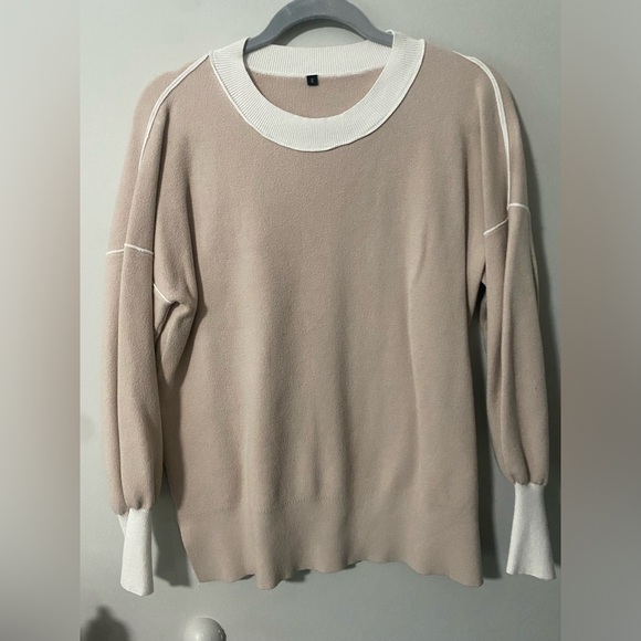 Sweaters - Cream & White Sweater